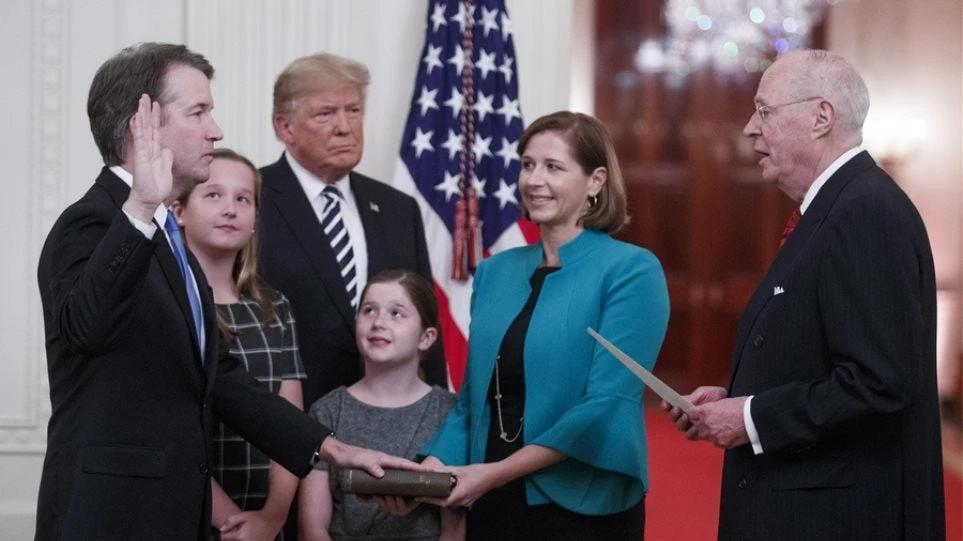 Ορκίστηκε ο Κάβανο: Η «συγγνώμη» του Τραμπ «εξ ονόματος του έθνους» και η άγρια επίθεση στους Δημοκρατικούς